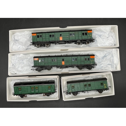 183 - Ten kit-built OO Rolling stock vans and wagons 'Ready-to-Roll'
(1600g)
includes two Luggage vans
Mad... 