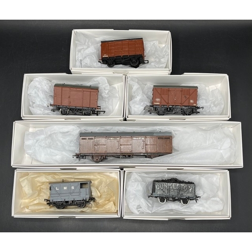 183 - Ten kit-built OO Rolling stock vans and wagons 'Ready-to-Roll'
(1600g)
includes two Luggage vans
Mad... 