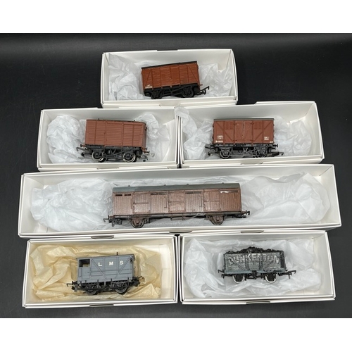 183 - Ten kit-built OO Rolling stock vans and wagons 'Ready-to-Roll'
(1600g)
includes two Luggage vans
Mad... 