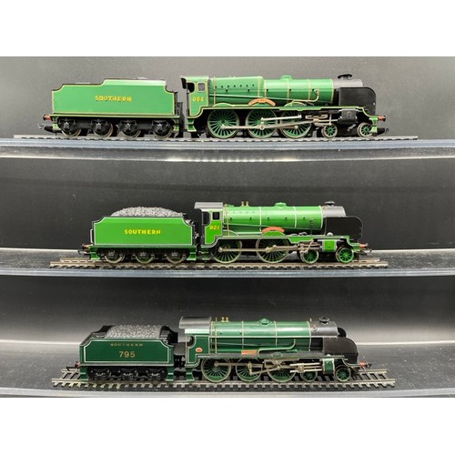 96 - Three Southern OO gauge Steam Locomotives, each Tested Runner
(1400g)
Bachmann Branchline 31-401 Lor... 