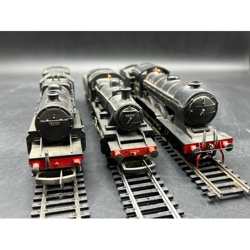 98 - Three OO gauge Steam Locomotives, two Tested as Runners
(1400g)
Hornby/Tri-ang R150S Class B12 4-6-0... 