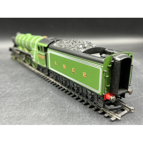 101 - Two OO gauge LNER Steam Locomotives, both Tested Non-Runners
(900g)
Hornby R3086 Class A1 4-6-2 4472... 