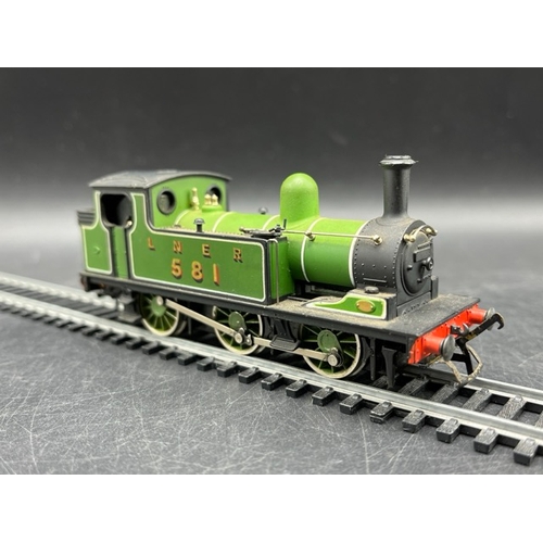 101 - Two OO gauge LNER Steam Locomotives, both Tested Non-Runners
(900g)
Hornby R3086 Class A1 4-6-2 4472... 