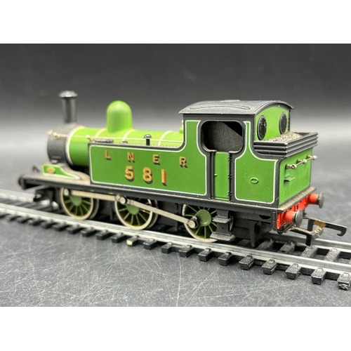 101 - Two OO gauge LNER Steam Locomotives, both Tested Non-Runners
(900g)
Hornby R3086 Class A1 4-6-2 4472... 