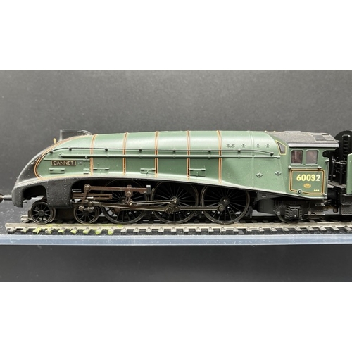 102 - Two Hornby OO gauge Steam Locomotives, both Tested Runners
(1000g)
Hornby Class A4 4-6-2 60032 