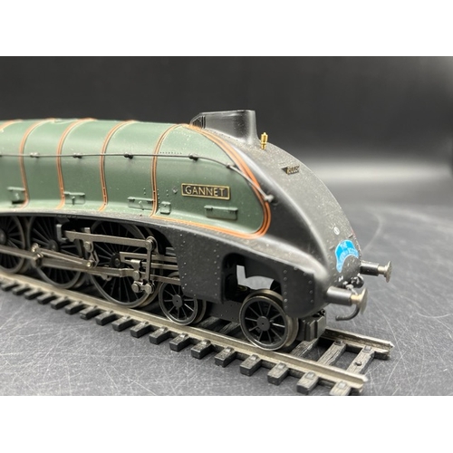 102 - Two Hornby OO gauge Steam Locomotives, both Tested Runners
(1000g)
Hornby Class A4 4-6-2 60032 