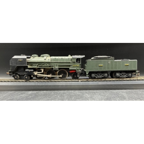 105 - Five OO gauge Locomotives, three Runners
(1400g) 
Lima Class 117 2 Car DMU Set In BR Green - Non-Run... 