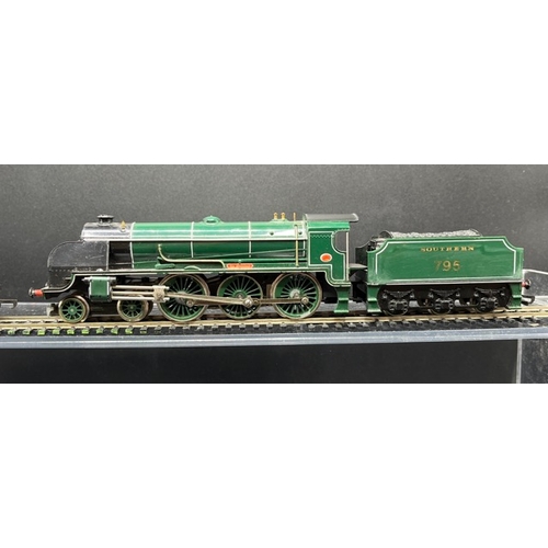 106 - Four OO gauge Steam Locomotives, each Tested as Non Runner
(1800g)
Hornby Class A4 4-6-2 4901 