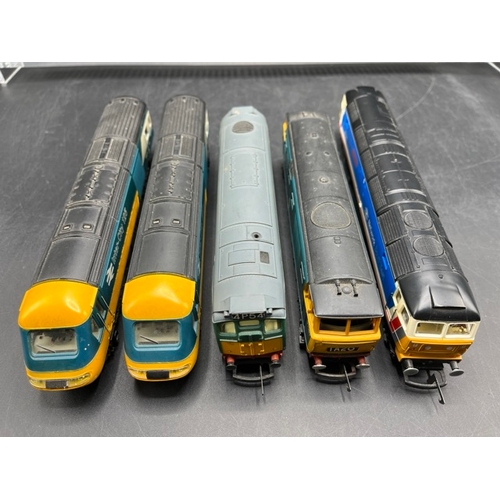 108 - Five OO gauge Diesel/Electric Locomotives, Four Tested Runners, one Forward motion only
(1900g)
Horn... 