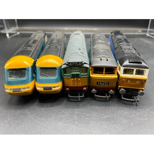 108 - Five OO gauge Diesel/Electric Locomotives, Four Tested Runners, one Forward motion only
(1900g)
Horn... 