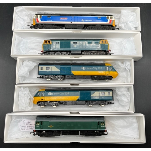 108 - Five OO gauge Diesel/Electric Locomotives, Four Tested Runners, one Forward motion only
(1900g)
Horn... 