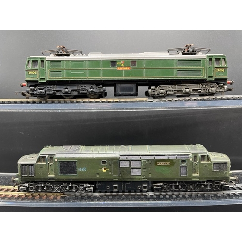 147 - Four OO Triang Diesel/Electric Locomotives, each Tested Runner
(1300g)
Tri-ang R351 Class 77 EM2 270... 