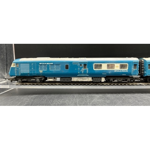 147 - Four OO Triang Diesel/Electric Locomotives, each Tested Runner
(1300g)
Tri-ang R351 Class 77 EM2 270... 