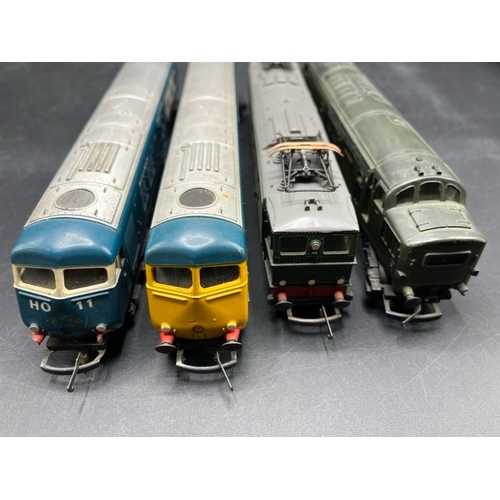 147 - Four OO Triang Diesel/Electric Locomotives, each Tested Runner
(1300g)
Tri-ang R351 Class 77 EM2 270... 