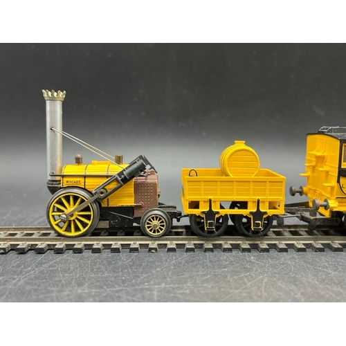 146 - Tri-ang R346C Stephensons Rocket Train Pack - Tested Runner
(400g)
Nice set without original box
OO ... 