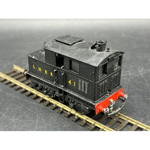 53 - Three Kit-built/modified OO gauge LNER tank locomotives, each Tested Runner
(600g)
Class J52 LNER 39... 