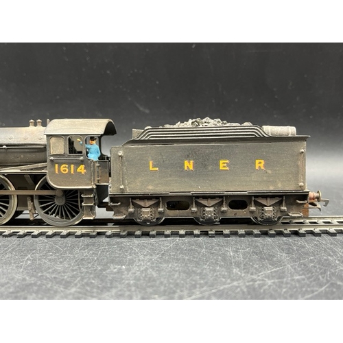 56 - Hornby modified LNER 4-6-0 'Castle Hedingham' #1614 OO gauge locomotive, Tested Runner 
(500g)
Teste... 