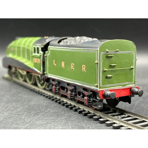 61 - Kit-built OO gauge LNER Class B17 4-6-0 'City of London' #2870 locomotive, Tested Runner 
(600g)
Als... 