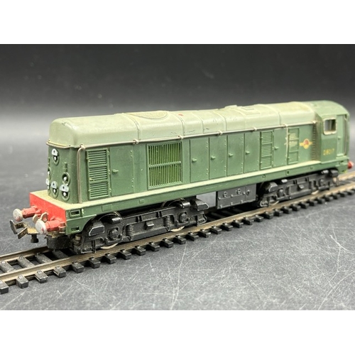 21 - Two OO Diesel Locomotives, Tested Runners
(850g)
Hornby Dublo 2230 Class 20 D8017 in BR green, Runne... 