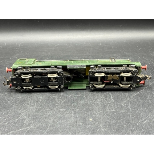 21 - Two OO Diesel Locomotives, Tested Runners
(850g)
Hornby Dublo 2230 Class 20 D8017 in BR green, Runne... 