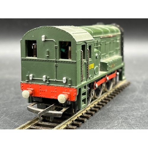 21 - Two OO Diesel Locomotives, Tested Runners
(850g)
Hornby Dublo 2230 Class 20 D8017 in BR green, Runne... 