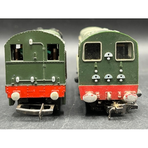 21 - Two OO Diesel Locomotives, Tested Runners
(850g)
Hornby Dublo 2230 Class 20 D8017 in BR green, Runne... 