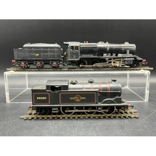 22 - Two Wrenn OO Steam Locomotives, one Tested Runner
(1100g)
Wrenn W2216 Class N2 0-6-2T 69550 in BR Li... 