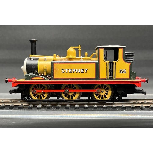 123 - Thomas & Friends Hornby and Bachmann locos with Annie & Clarabel, Four tested runners
(1600g)
Hornby... 