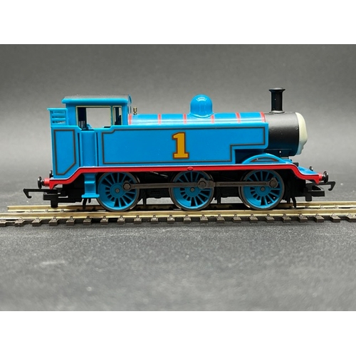 123 - Thomas & Friends Hornby and Bachmann locos with Annie & Clarabel, Four tested runners
(1600g)
Hornby... 