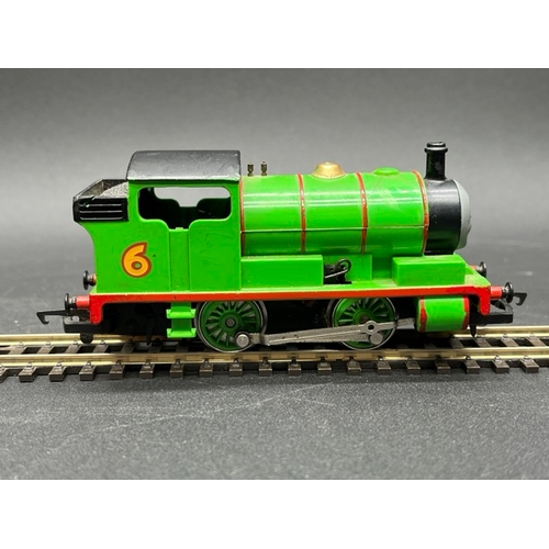 123 - Thomas & Friends Hornby and Bachmann locos with Annie & Clarabel, Four tested runners
(1600g)
Hornby... 