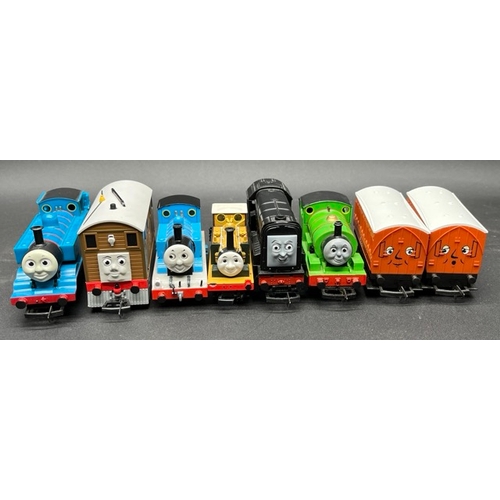 123 - Thomas & Friends Hornby and Bachmann locos with Annie & Clarabel, Four tested runners
(1600g)
Hornby... 