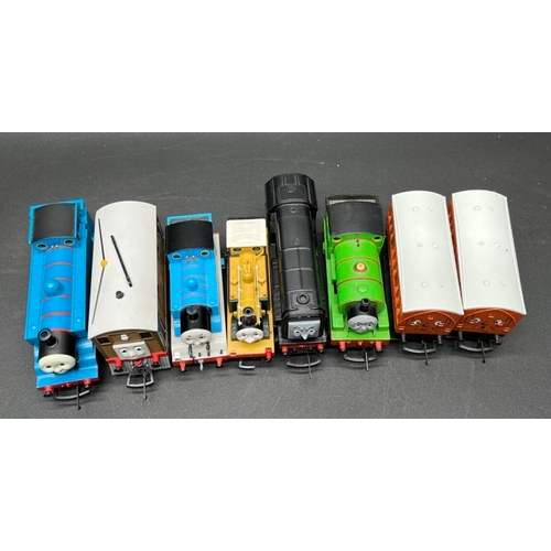 123 - Thomas & Friends Hornby and Bachmann locos with Annie & Clarabel, Four tested runners
(1600g)
Hornby... 