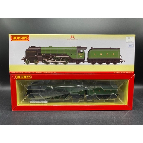 124 - Hornby R3832 Thompson Class A2/3 4-6-2 500 'Edward Thompson' in LNER apple green - DCC
(700g)
Boxed ... 