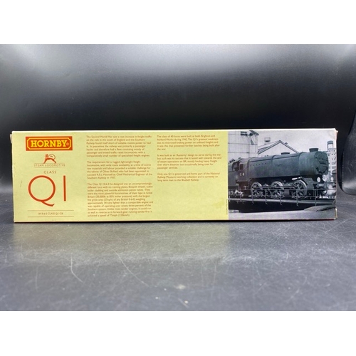 144 - Hornby R2343 Class Q1 Bulleid Austerity 0-6-0 C8 in SR black - Tested Runner
(500g)
Boxed
Two small ... 