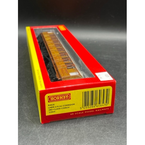 194 - Three OO gauge Hornby LNER Teak boxed coaches 'Ready-to-Roll'
(700g)
Appearing 'As New'
Hornby R4826... 