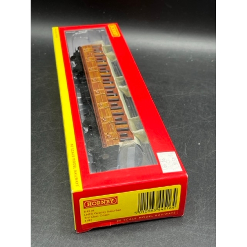 195 - Three OO gauge Hornby LNER Gresley Suburban Teak boxed coaches 'Ready-to-Roll'
(700g)
Appearing 'As ... 