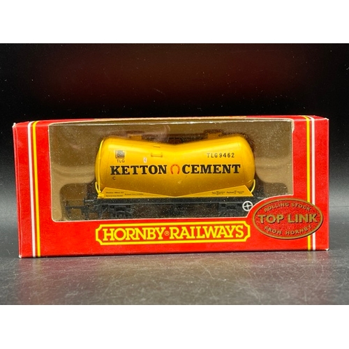 201 - Nine OO gauge Hornby Boxed Rolling stock 'Ready-to-Roll'
(1000g)
Hornby R6004 Operating maintenance ... 