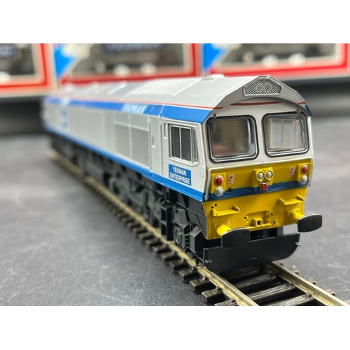 150 - Lima L204804 Class 59 59002 'Yeoman Enterprise' in Foster Yeoman silver and blue, with 11 Yeoman liv... 
