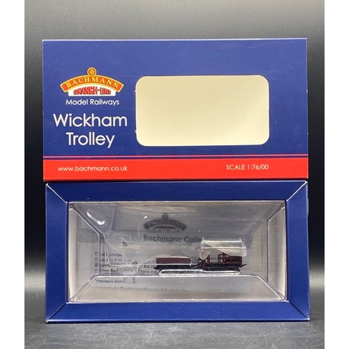 78 - Bachmann Branchline 32-991 Wickham Trolley and trailer in BR Maroon
(200g)
Boxed and appears to be u... 