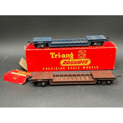 170 - Nine Triang Railways boxed OO gauge Rolling stock along with R323 Operating Royal Mail Coach set (Se... 