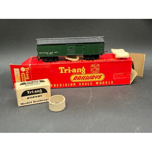 170 - Nine Triang Railways boxed OO gauge Rolling stock along with R323 Operating Royal Mail Coach set (Se... 