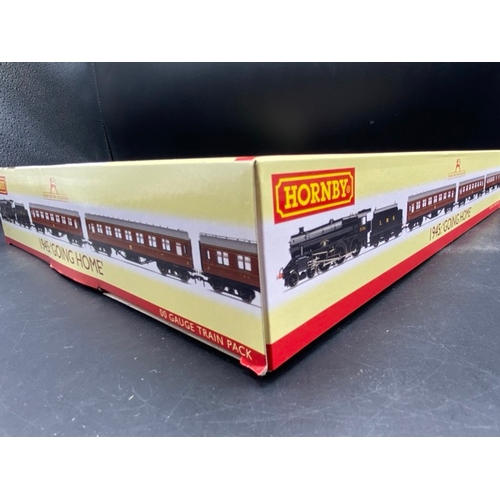 34 - Hornby R3299 'Going Home' train pack - 70th Anniversary of the end of WWII with Black 5 4-6-0 5156 i... 