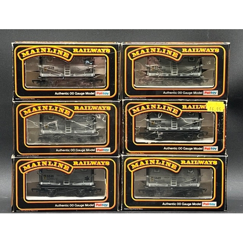 207 - 70 OO gauge Mainline Rolling stock tankers, wagons and vans each boxed
(5200g)
Includes:-
Tank Wagon... 