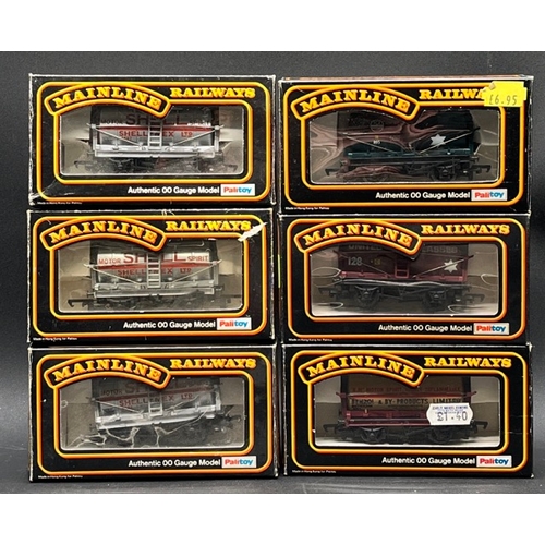 207 - 70 OO gauge Mainline Rolling stock tankers, wagons and vans each boxed
(5200g)
Includes:-
Tank Wagon... 