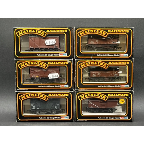 207 - 70 OO gauge Mainline Rolling stock tankers, wagons and vans each boxed
(5200g)
Includes:-
Tank Wagon... 