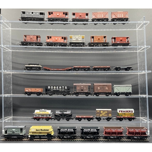 210 - 31 OO gauge Wagons, Vans, Hoppers from various Hornby, Bachmann, Mainline, Airfix, Lima and Farish '... 