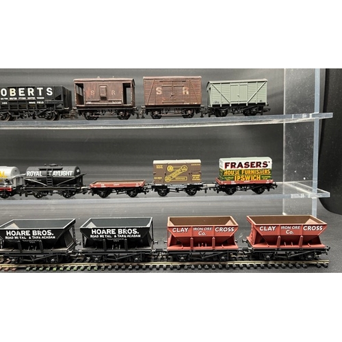 210 - 31 OO gauge Wagons, Vans, Hoppers from various Hornby, Bachmann, Mainline, Airfix, Lima and Farish '... 