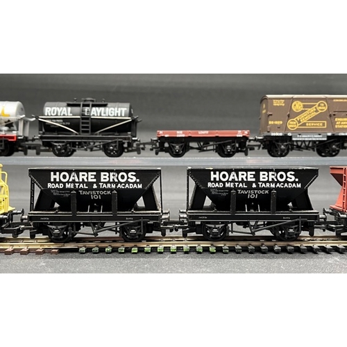 210 - 31 OO gauge Wagons, Vans, Hoppers from various Hornby, Bachmann, Mainline, Airfix, Lima and Farish '... 