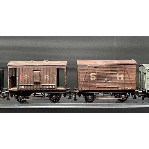 210 - 31 OO gauge Wagons, Vans, Hoppers from various Hornby, Bachmann, Mainline, Airfix, Lima and Farish '... 