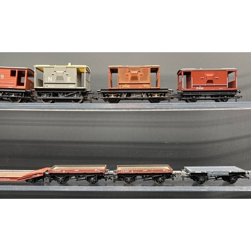 210 - 31 OO gauge Wagons, Vans, Hoppers from various Hornby, Bachmann, Mainline, Airfix, Lima and Farish '... 